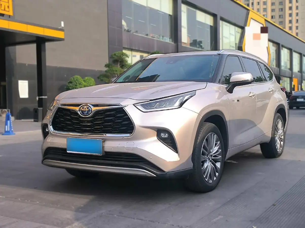 2022 Toyota Highlander 2.5L 192HP L4 E-CVT Hybrid