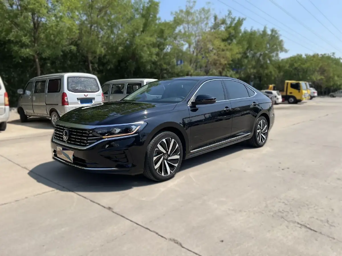 2022 Volkswagen Passat 2.0T 186HP L4 7DCT