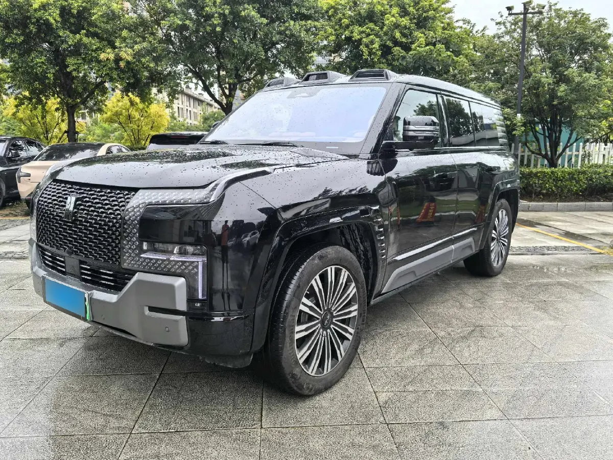 2023 YangWang U8 2.0T 272HP L4 REEV 49.05KWH