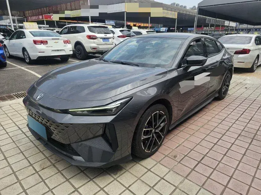 2024 ChangAn UNI-V iDD 1.5L 110HP L4 E-CVT PHEV 18.99KWH