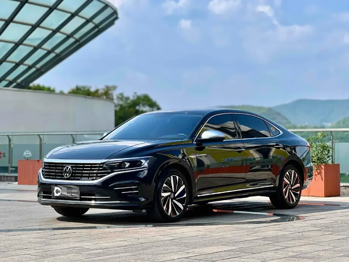 2023 Volkswagen Passat 2.0T 186HP L4 7DCT