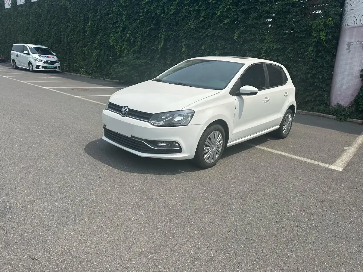 2016 Volkswagen Polo 1.6L 110HP L4 6AT