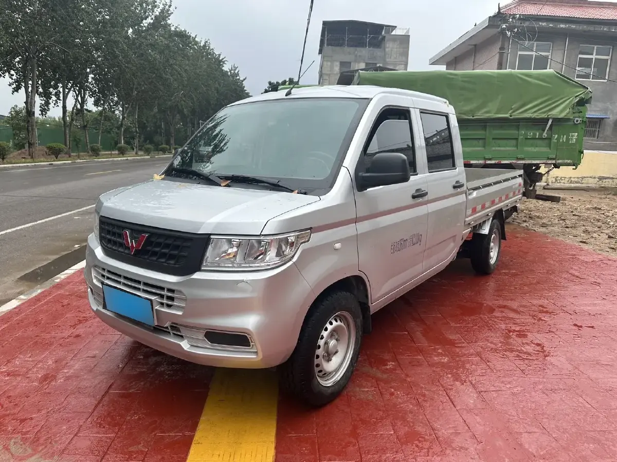 2023 WuLing RongGuang New Truck 1.5L 102HP L4 5MT