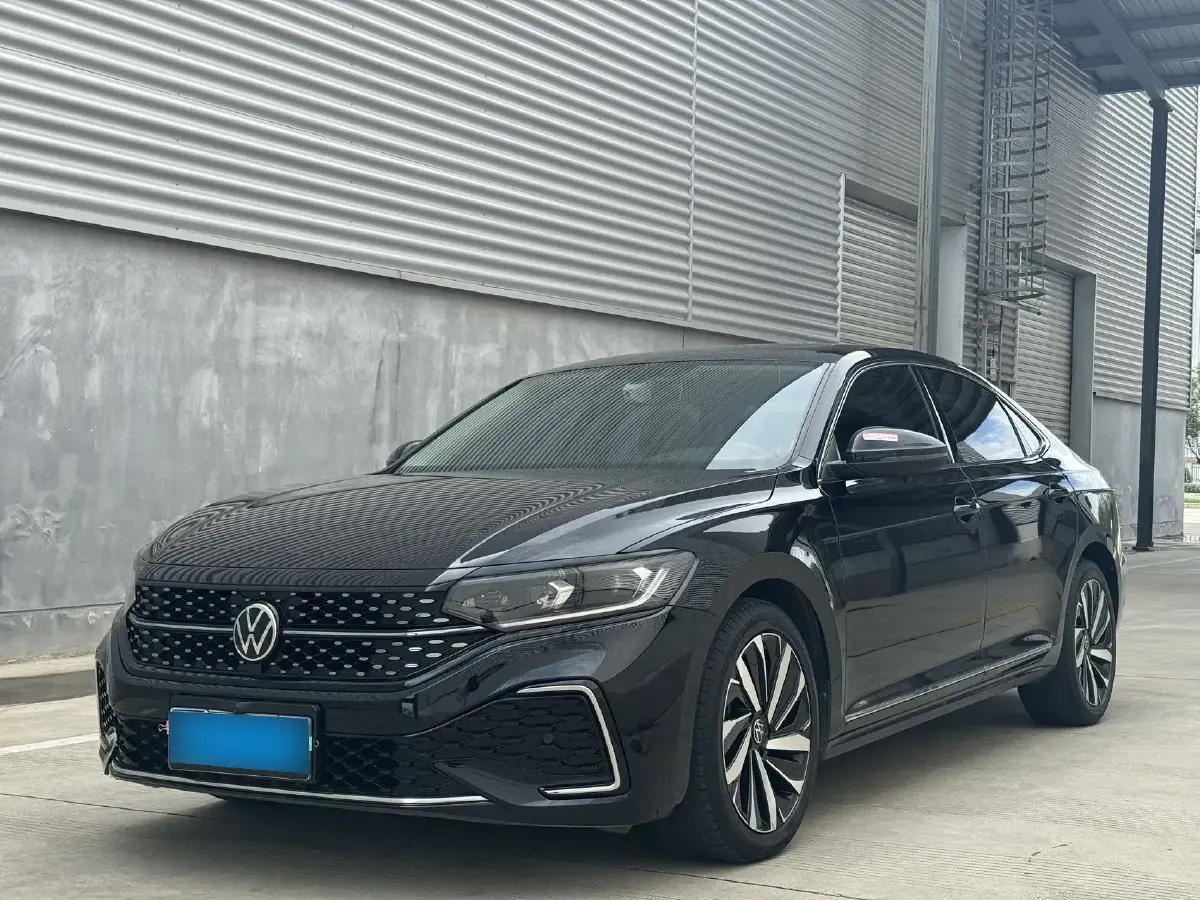 2022 Volkswagen Passat 2.0T 186HP L4 7DCT