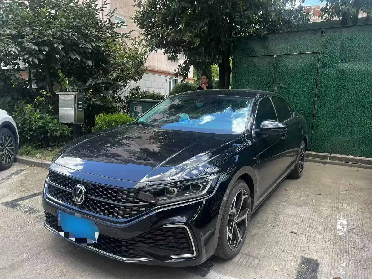 2023 Volkswagen Passat 2.0T 186HP L4 7DCT