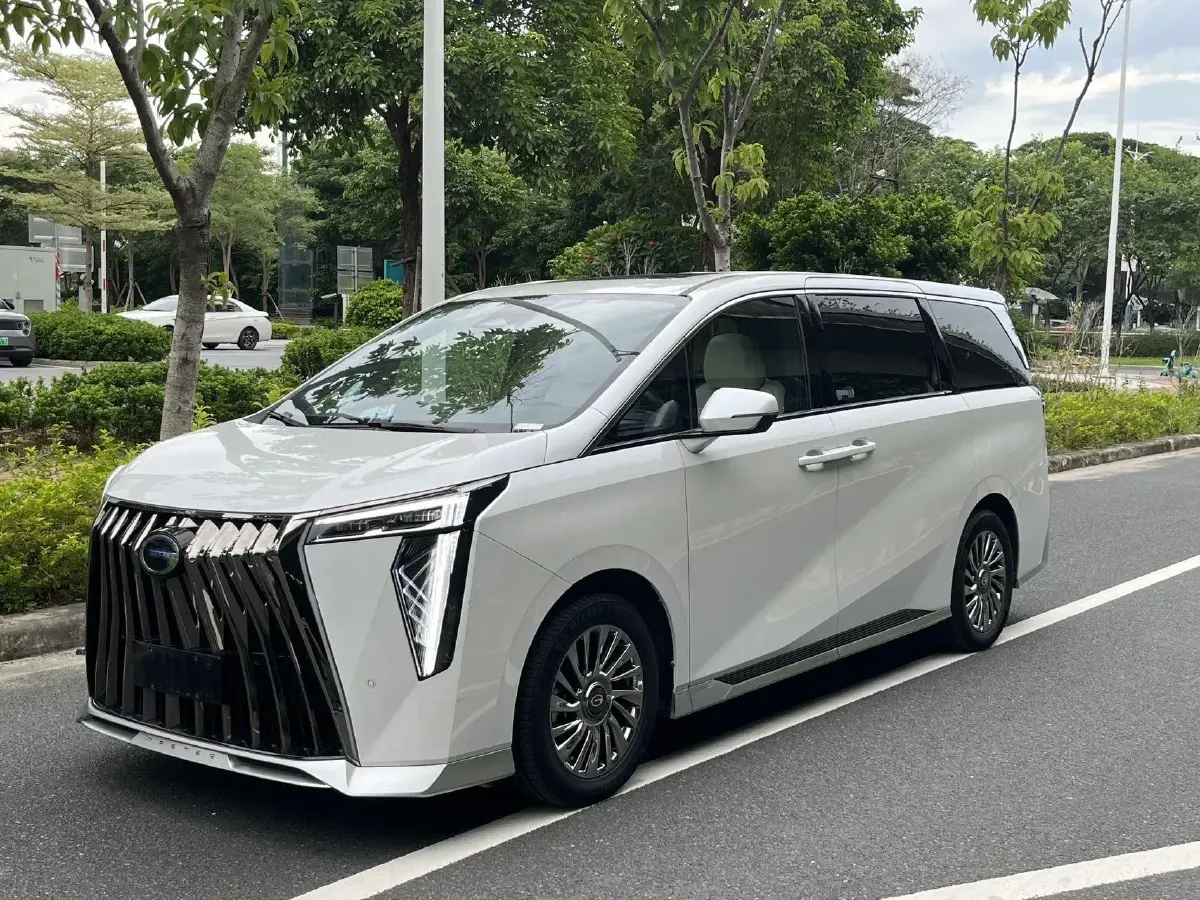 2024 GAC Trumpchi M8 2.0T 190HP L4 E-CVT Hybrid