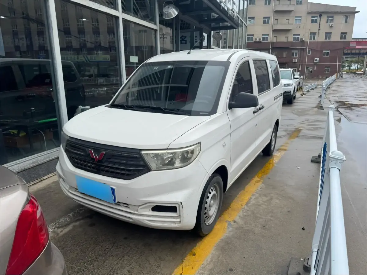2019 WuLing HongGuang Plus 1.5T 147HP L4 6MT