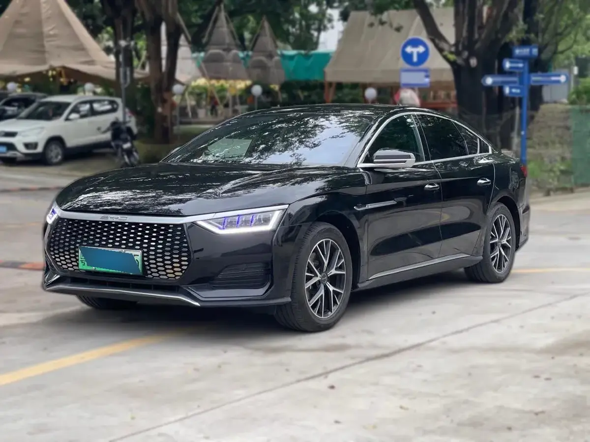 2022 BYD e9 BEV 63.36KWH