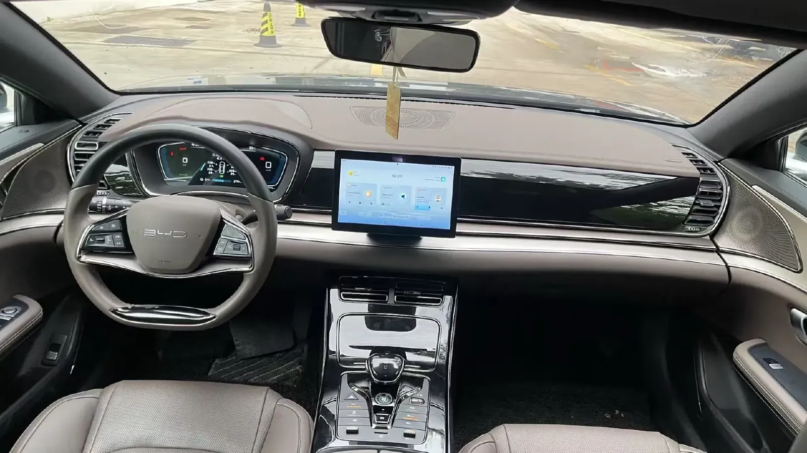 2022 BYD e9 BEV 63.36KWH,autocango,china used car exporter,china ev exporter,chinese used car exporter,chinese used ev exporter