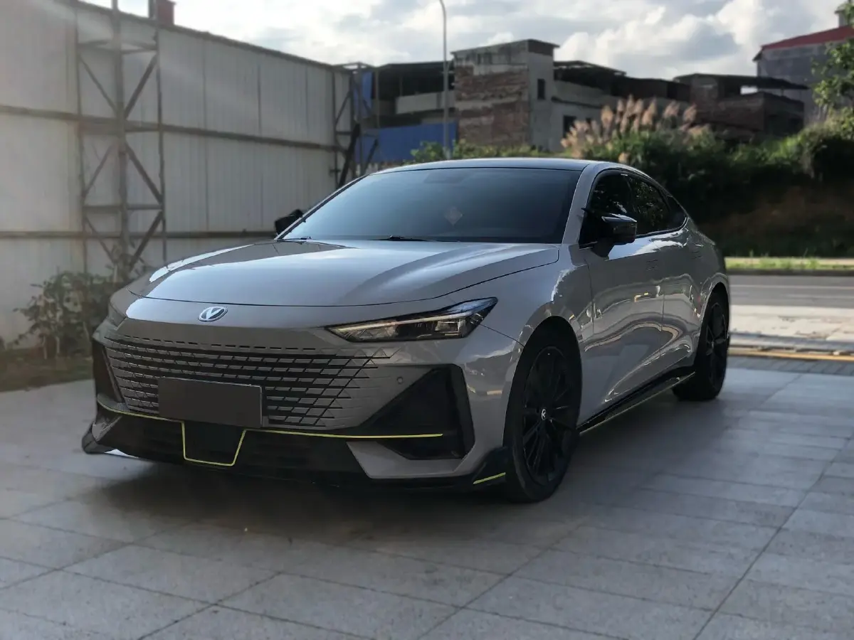 2022 ChangAn UNI-V 1.5T 188HP L4 7DCT