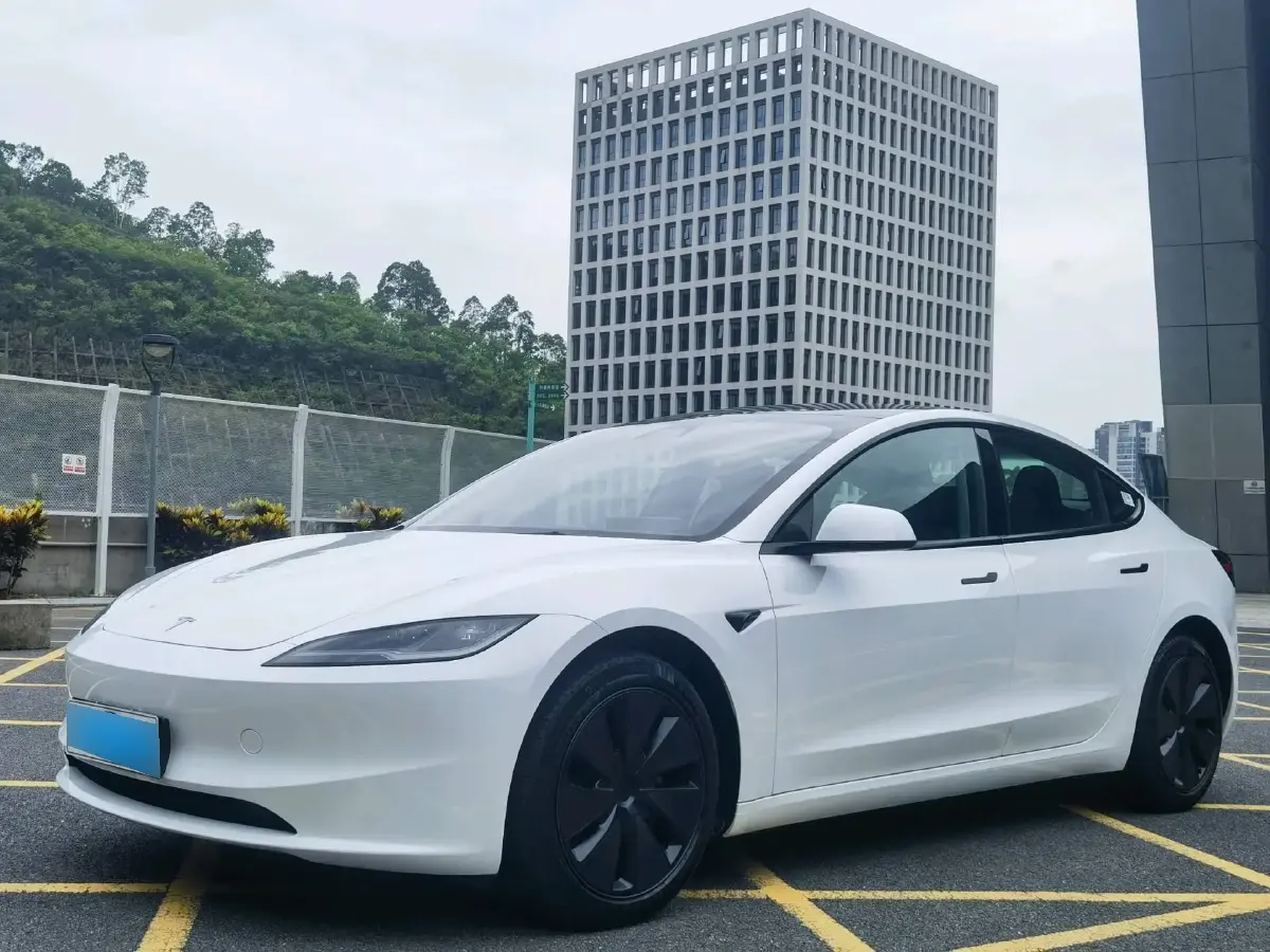 2023 Tesla Model 3 BEV 60KWH