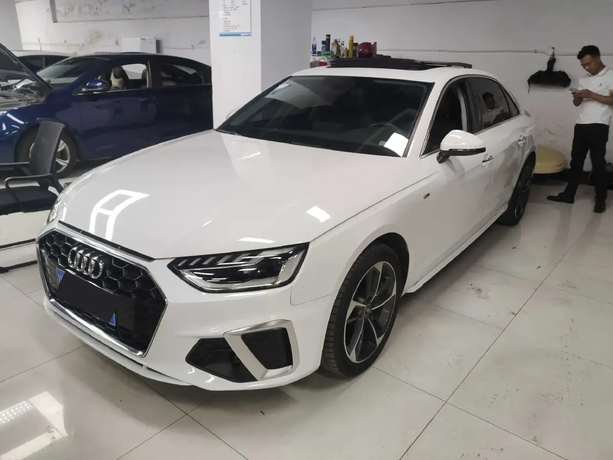 2022 Audi A4L 2.0T 190HP L4 7DCT
