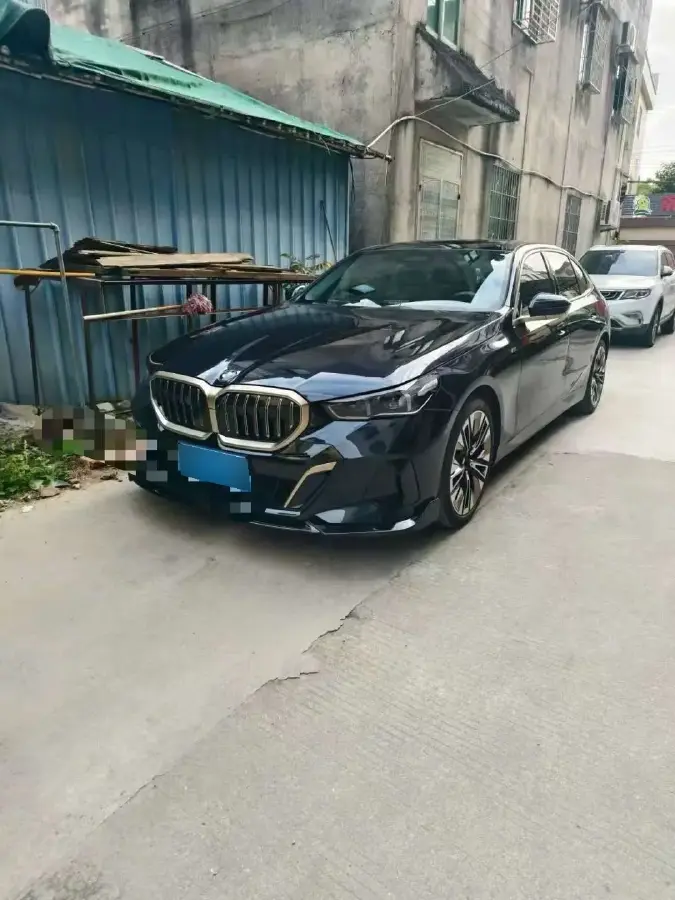 2024 BMW 5 Series 2.0T 258HP L4 8AT