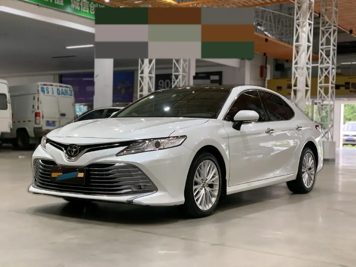 2019 Toyota Camry 2.5L 209HP L4 8AT