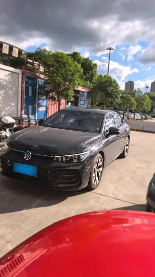 2025 Volkswagen Passat 2.0T 220HP L4 7DCT