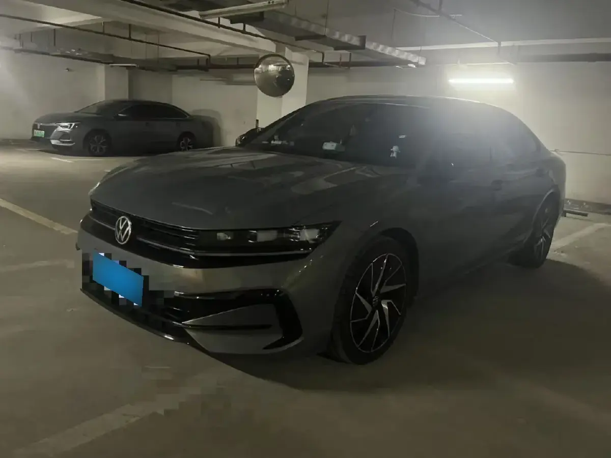 2024 Volkswagen Magotan 2.0T 220HP L4 7DCT