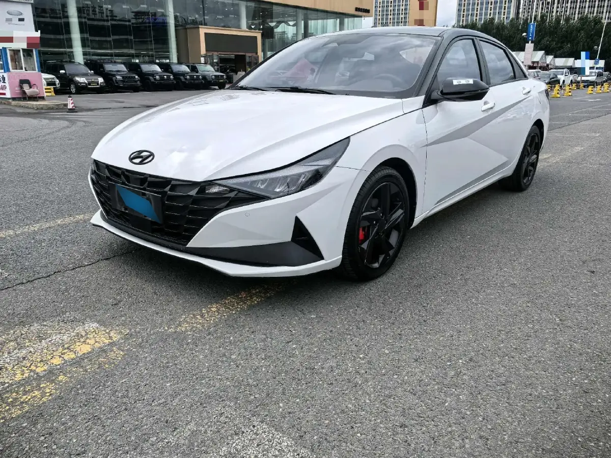 2022 Hyundai Elantra 1.5L 115HP L4 CVT