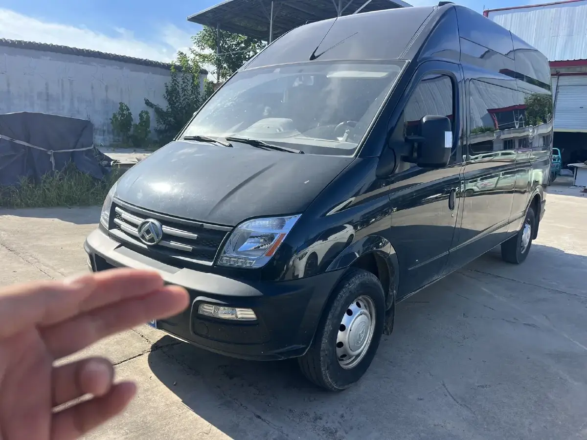 2020 MAXUS XinTu V80 2.5T 136HP L4 6MT