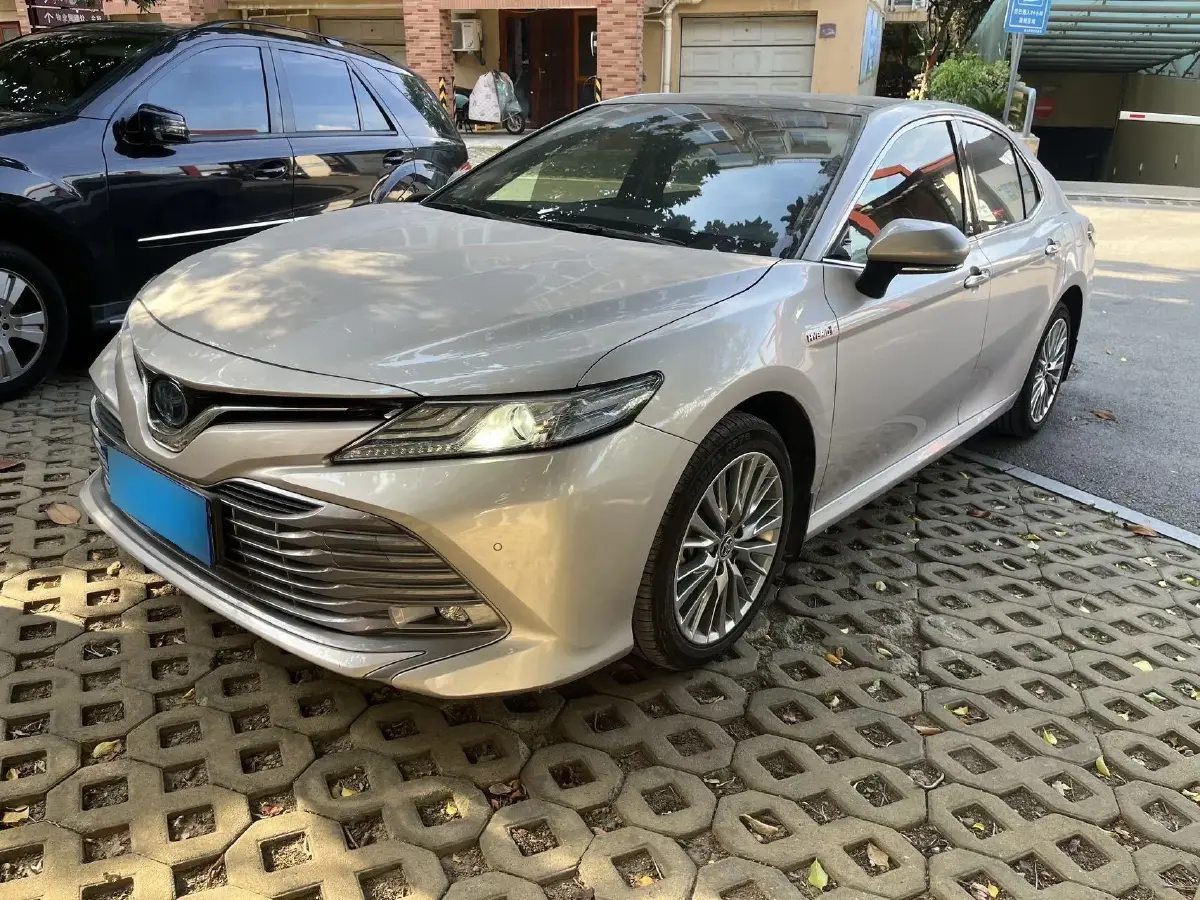 2018 Toyota Camry 2.5L 178HP L4 E-CVT Hybrid
