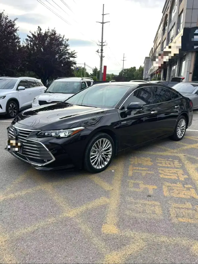 2019 Toyota Avalon 2.5L 178HP L4 E-CVT Hybrid