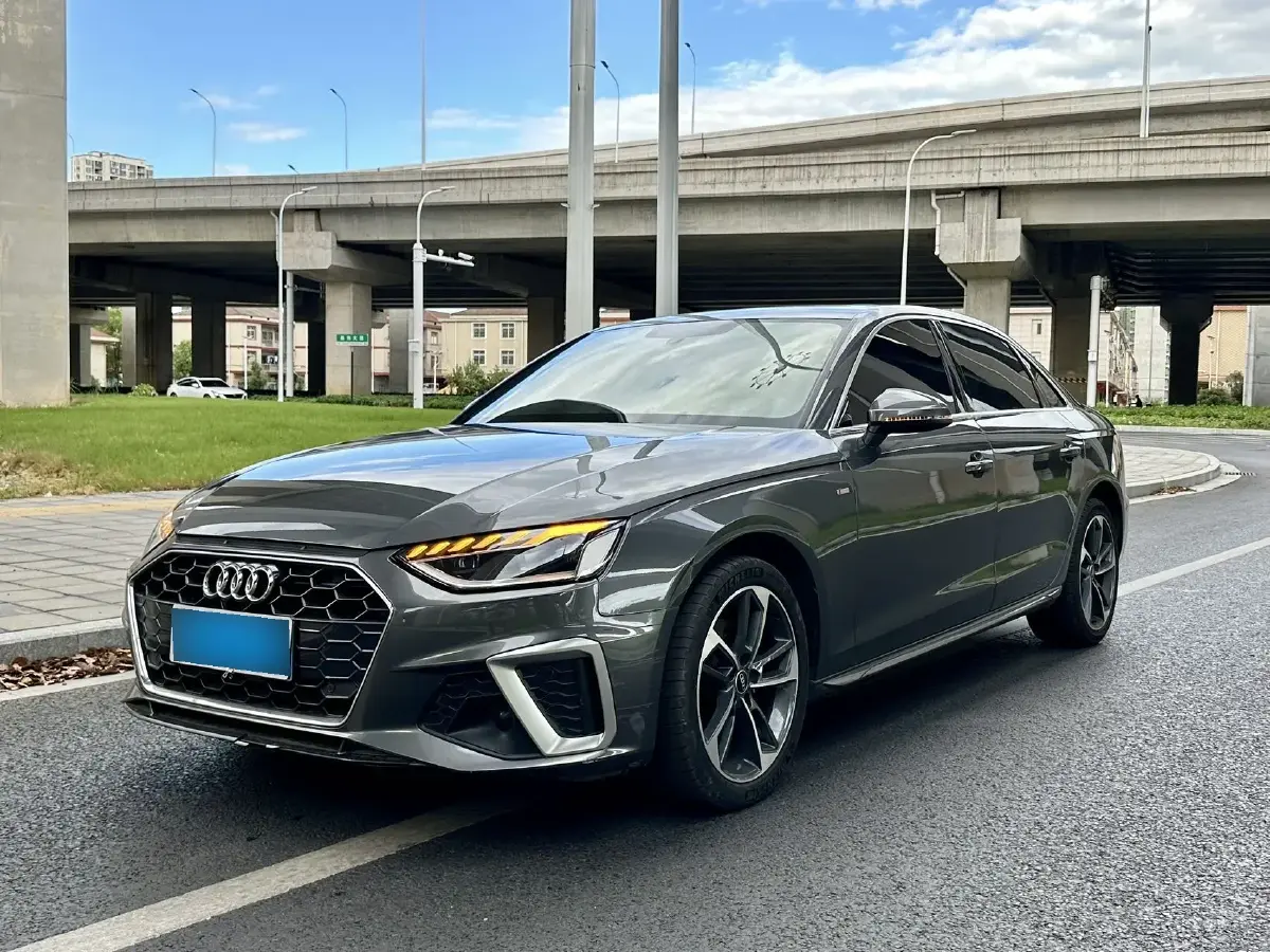 2022 Audi A4L 2.0T 190HP L4 7DCT