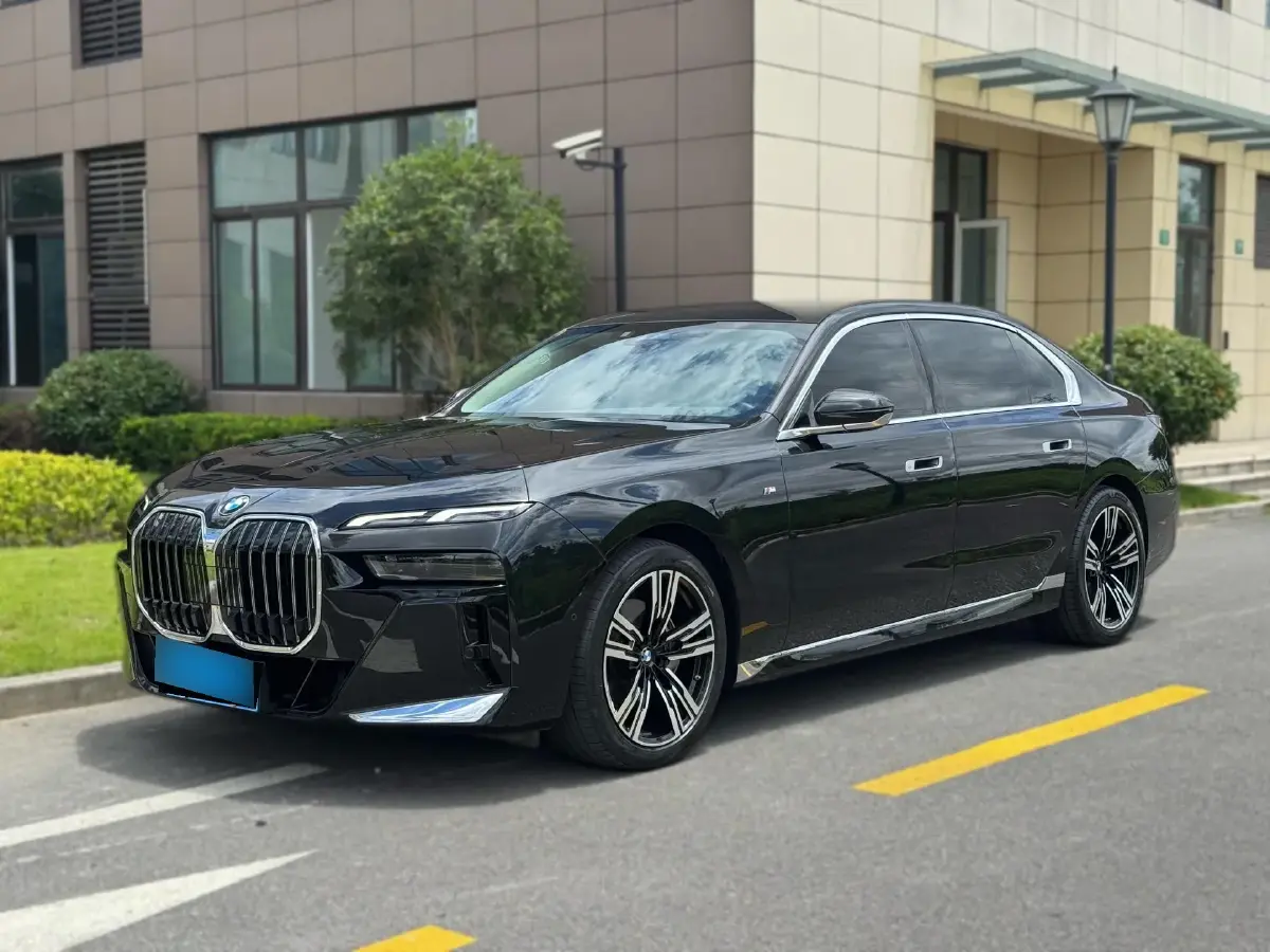 2023 BMW 7 Series 3.0T 272HP L6 8AT