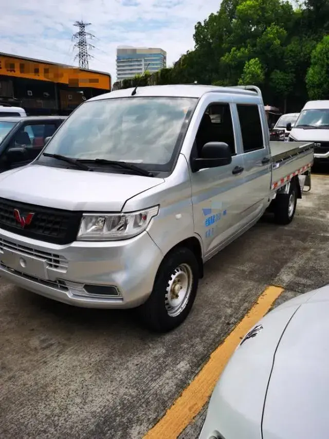 2023 WuLing RongGuang New Truck 1.5L 102HP L4 5MT