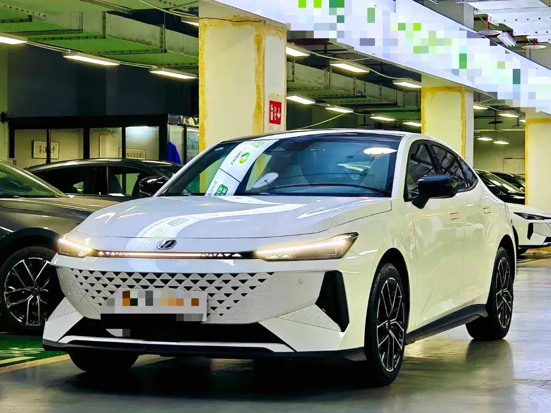 2024 ChangAn UNI-V iDD 1.5L 110HP L4 E-CVT PHEV 18.99KWH