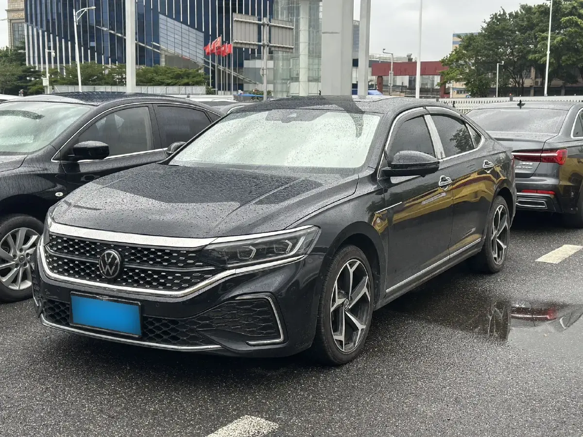 2022 Volkswagen Passat 2.0T 186HP L4 7DCT