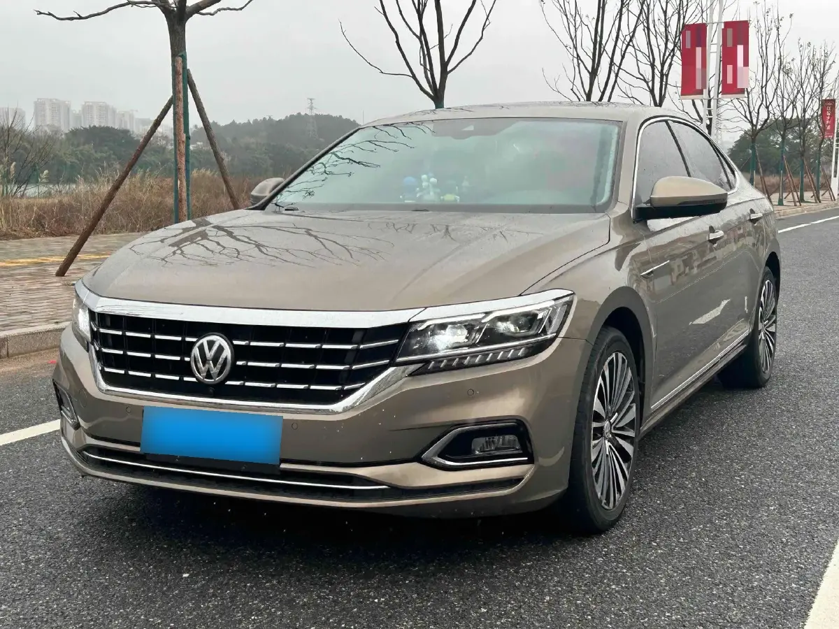 2019 Volkswagen Passat 2.0T 220HP L4 7DCT