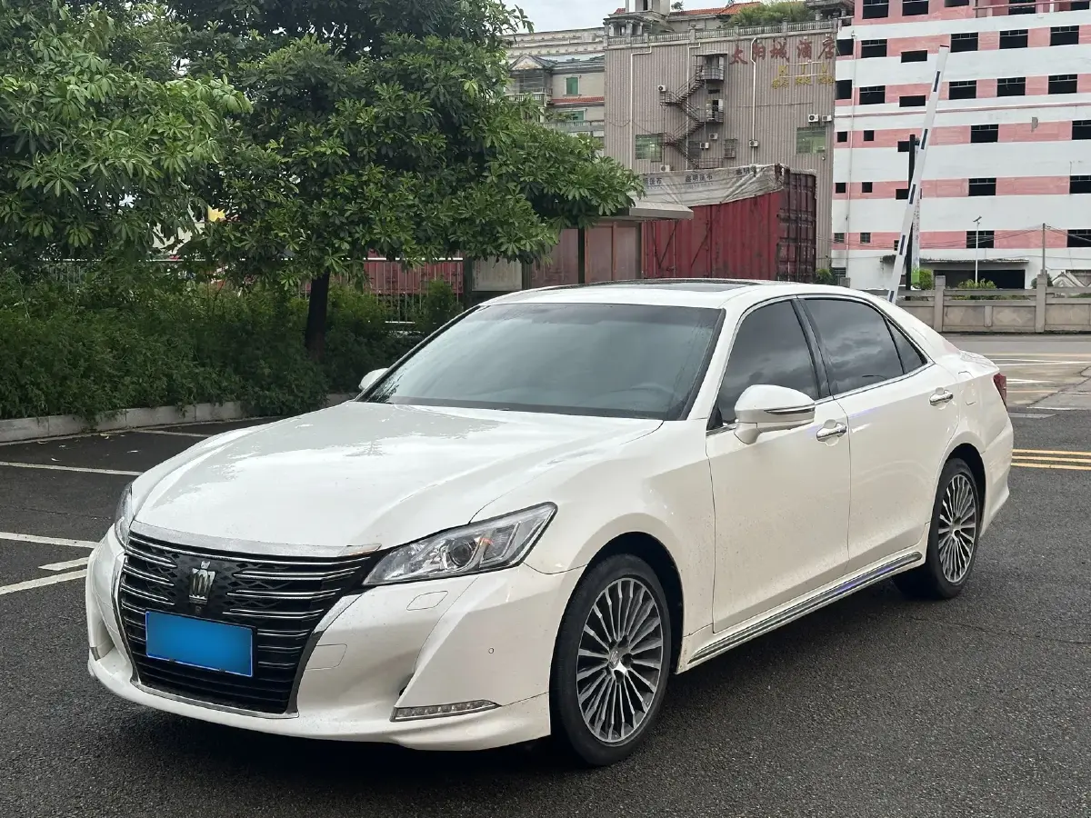 2018 Toyota Crown 2.0T 235HP L4 8AT