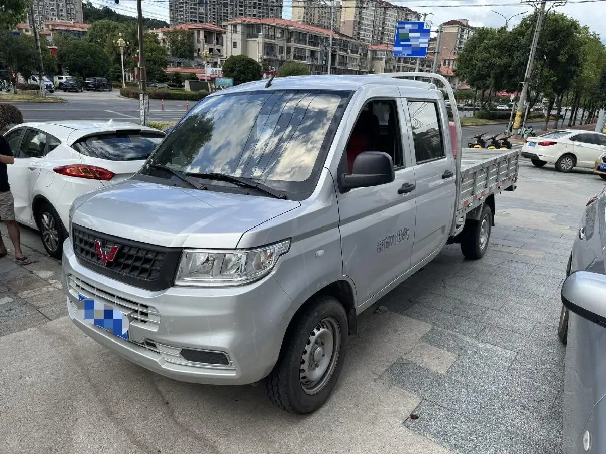 2023 WuLing RongGuang New Truck 2.0L 136HP L4 5MT