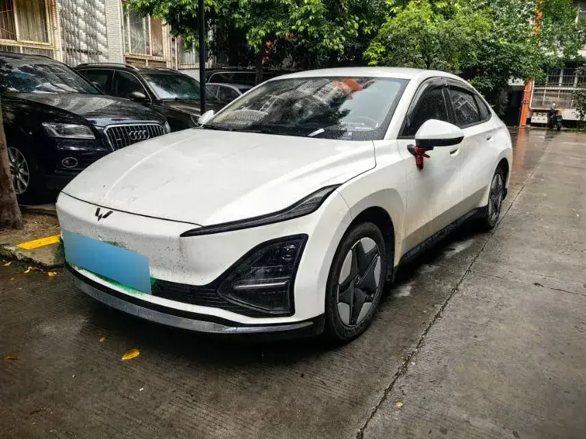 2024 WuLing E5 BEV 41.9KWH