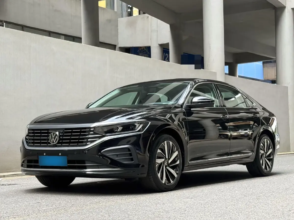 2025 Volkswagen Passat 2.0T 186HP L4 7DCT