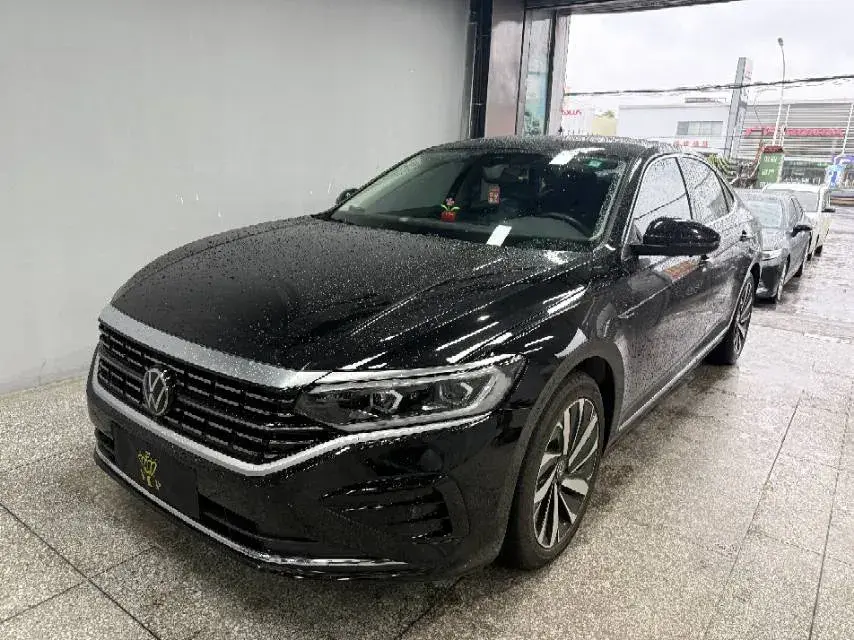 2023 Volkswagen Passat 2.0T 186HP L4 7DCT
