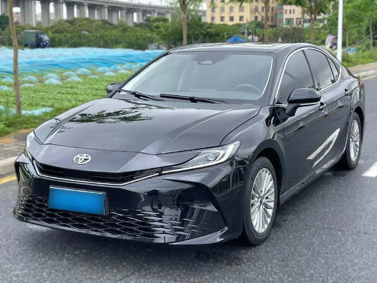 2024 Toyota Camry 2.0L 152HP L4 E-CVT Hybrid