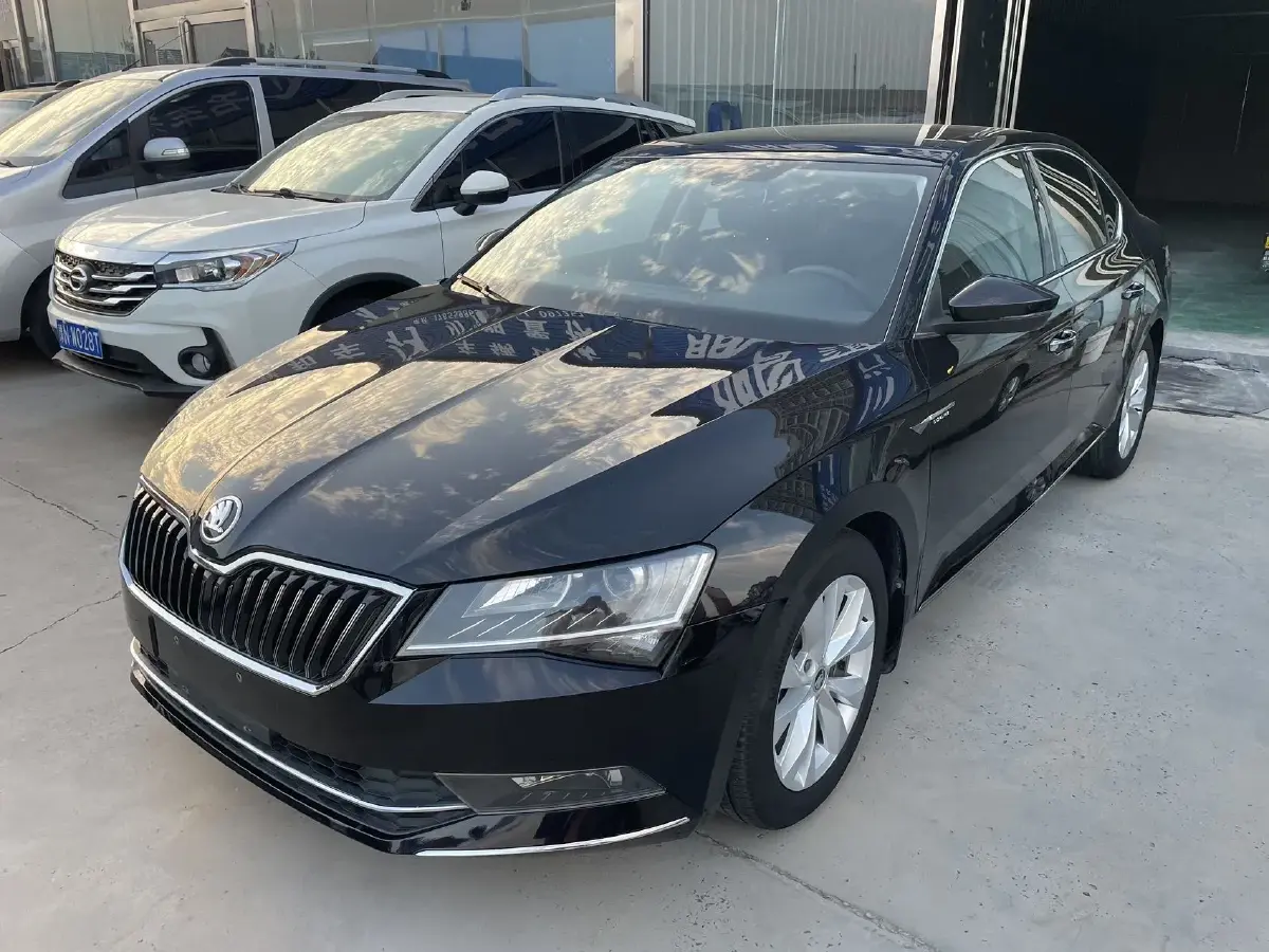 2018 Skoda Superb 2.0T 186HP L4 7DCT