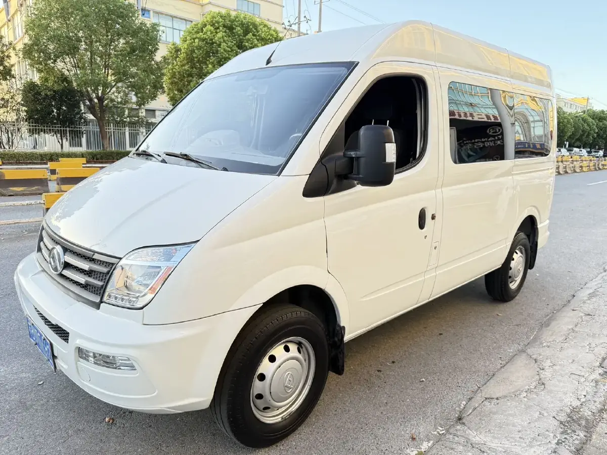 2021 MAXUS XinTu V80 2.0T 139HP L4 6MT