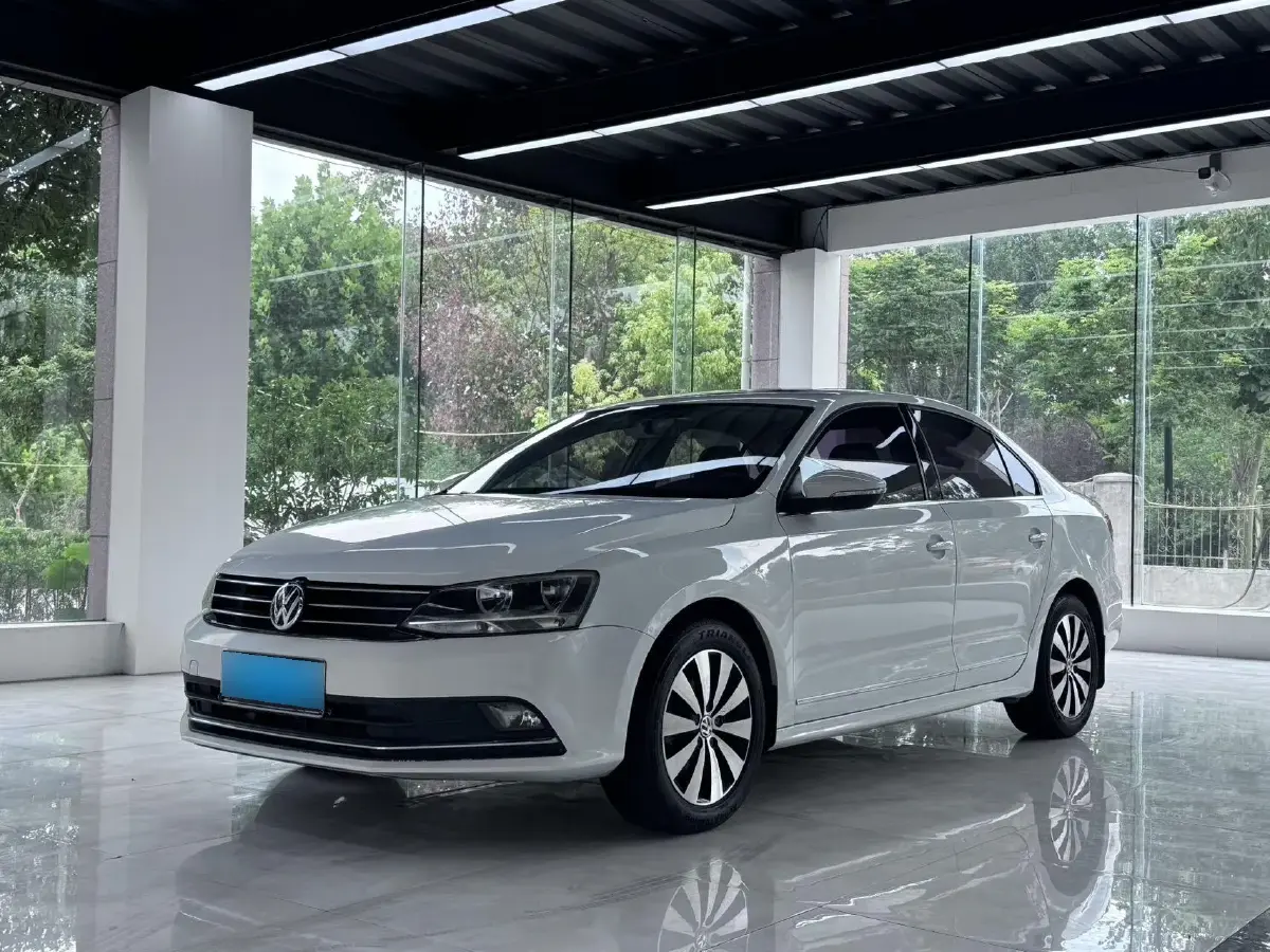 2018 Volkswagen Sagitar 1.4T 150HP L4 7DCT