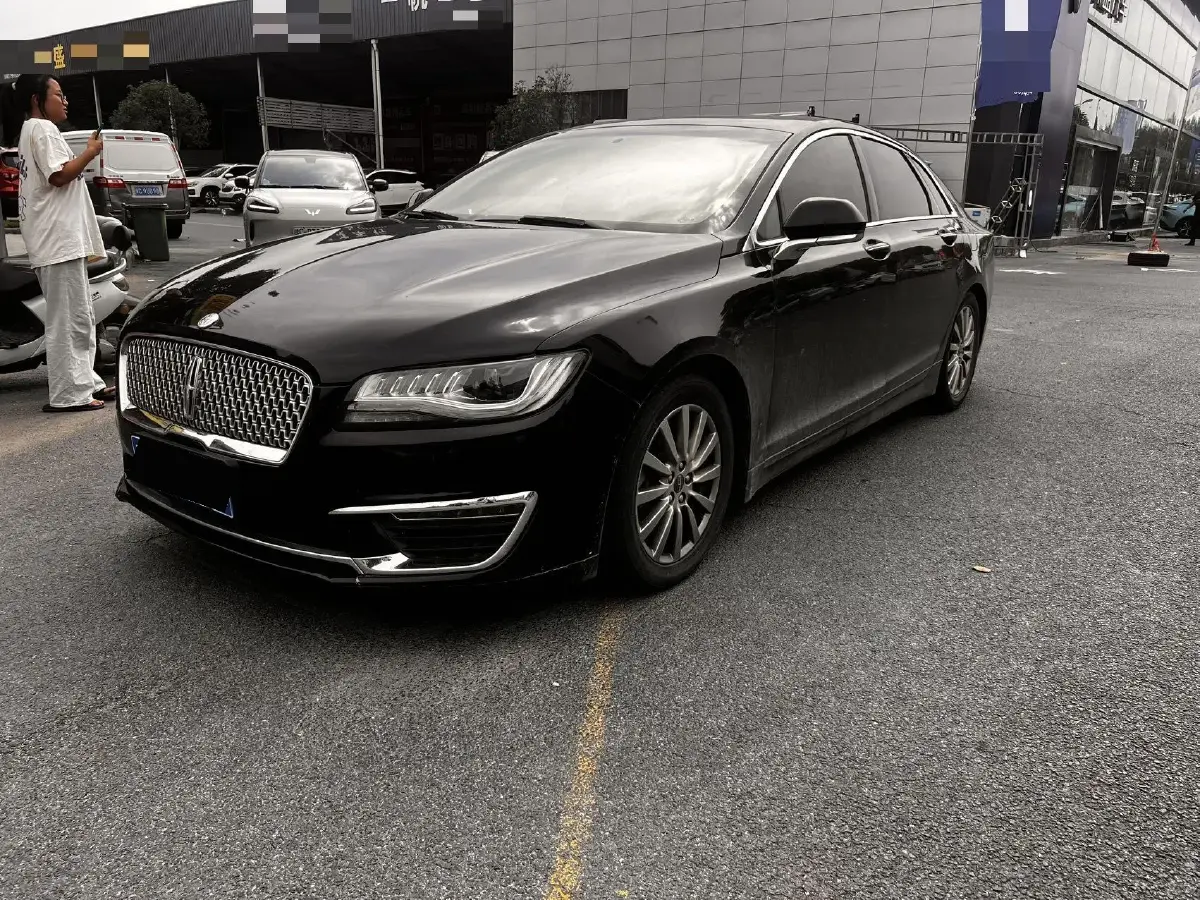 2020 Lincoln MKZ 2.0T 196HP L4 6AT