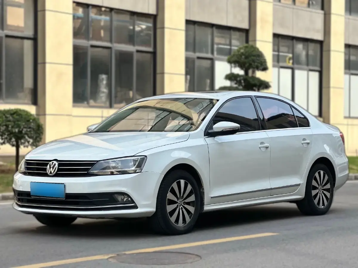 2017 Volkswagen Sagitar 1.4T 150HP L4 7DCT