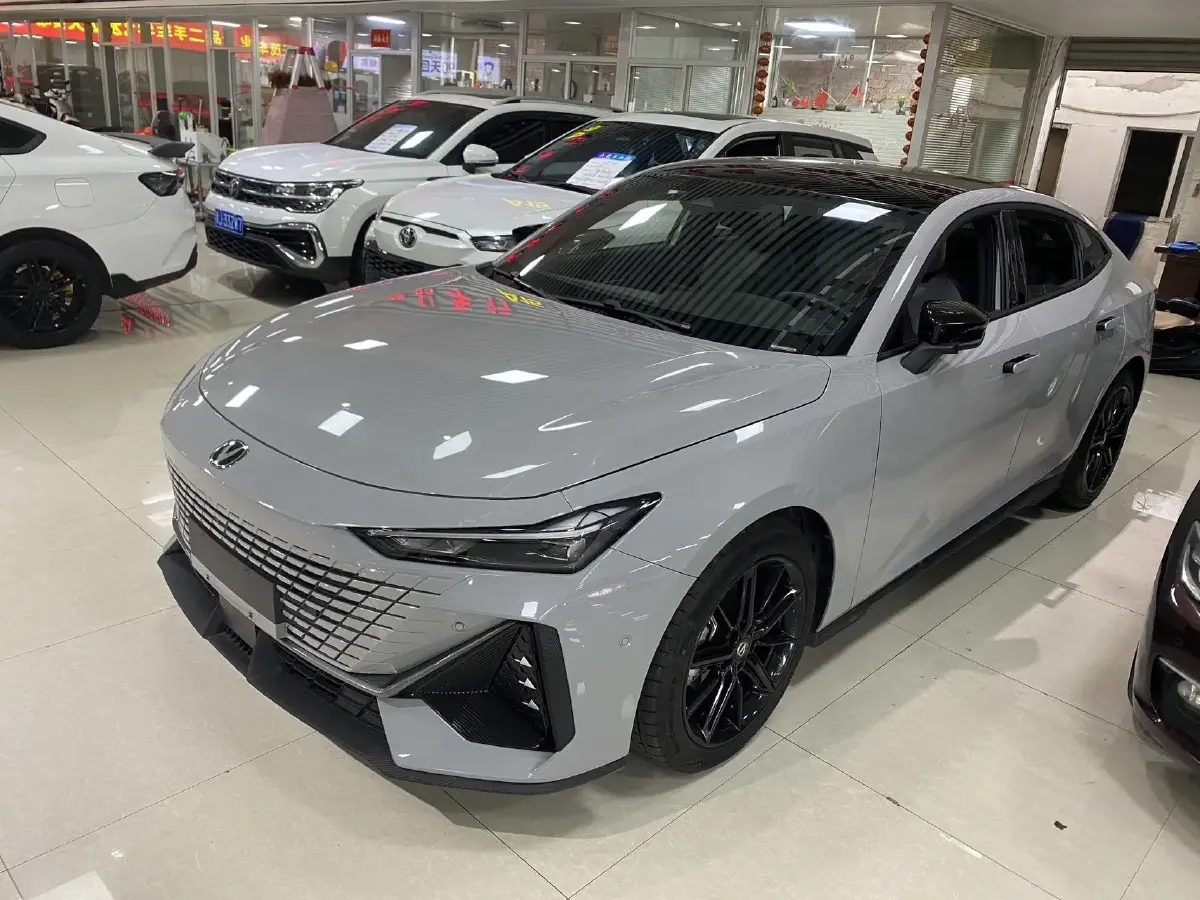 2022 ChangAn UNI-V 1.5T 188HP L4 7DCT