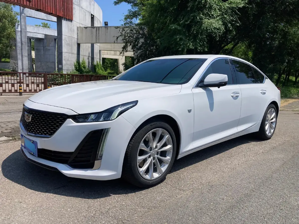 2022 Cadillac CT5 2.0T 237HP L4 10AT