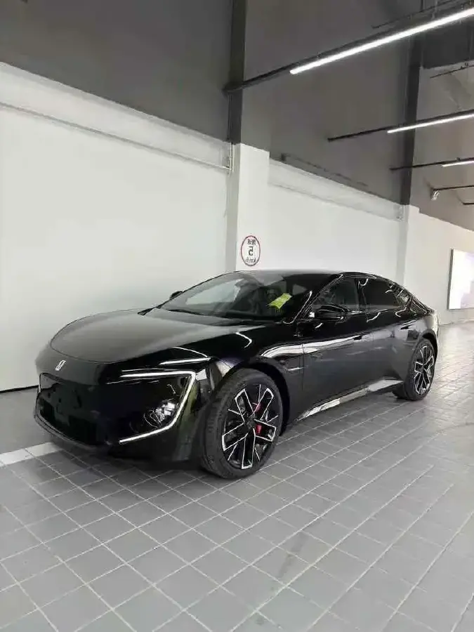 2025 Avatr 12 1.5T 156HP L4 REEV 39.05KWH