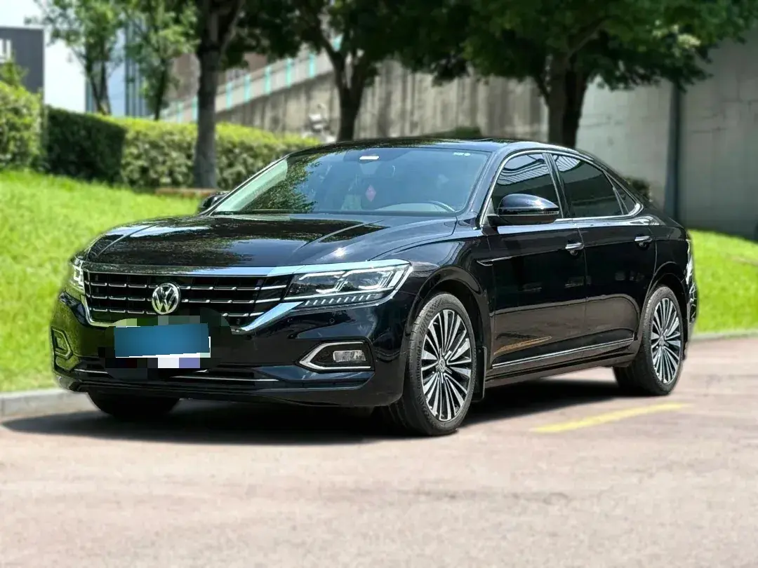 2019 Volkswagen Passat 2.0T 220HP L4 7DCT