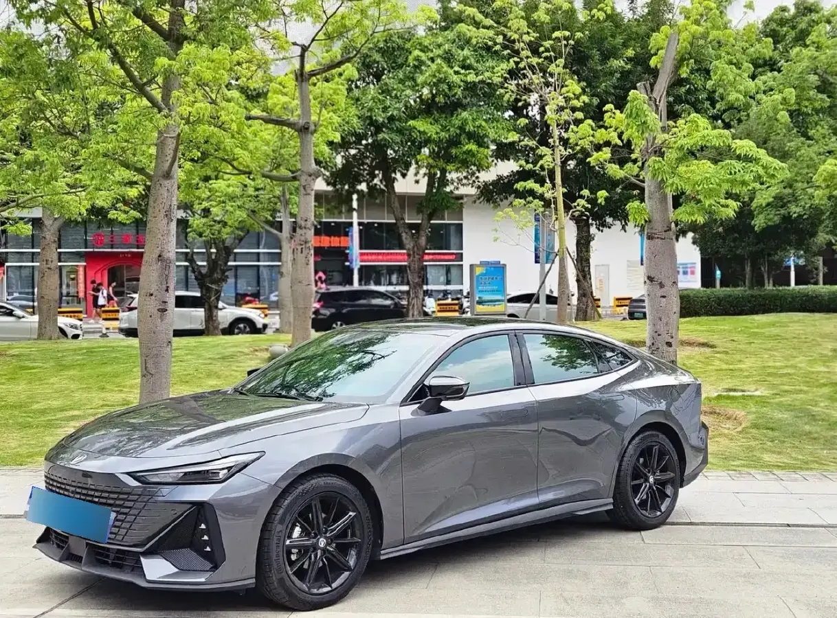 2022 ChangAn UNI-V 1.5T 188HP L4 7DCT