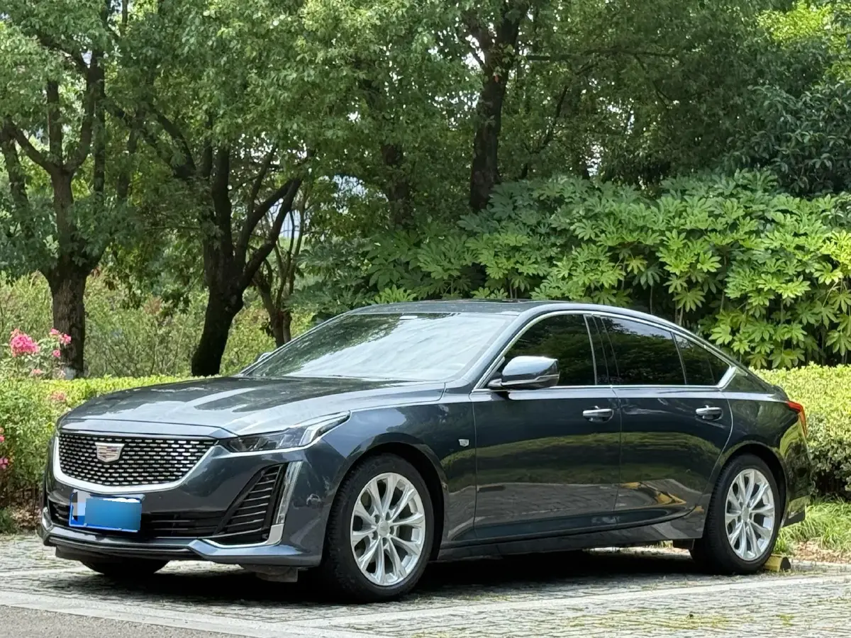 2022 Cadillac CT5 2.0T 237HP L4 10AT