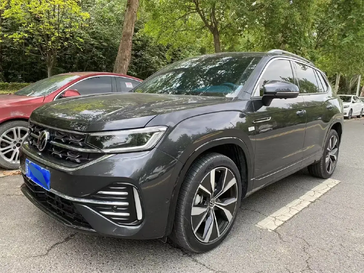 2023 Volkswagen Tayron 2.0T 220HP L4 7DCT