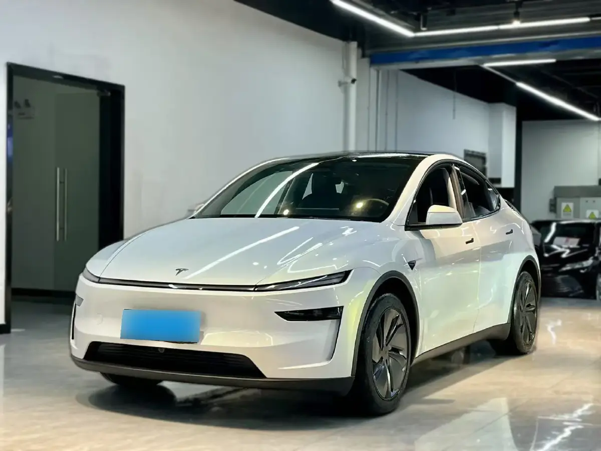 2025 Tesla Model Y BEV 62.5KWH