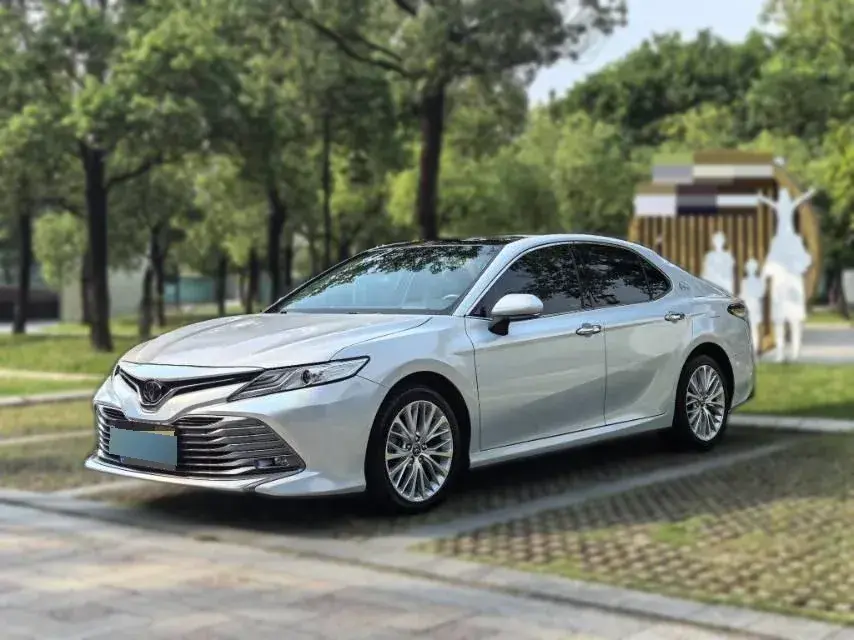 2019 Toyota Camry 2.5L 209HP L4 8AT